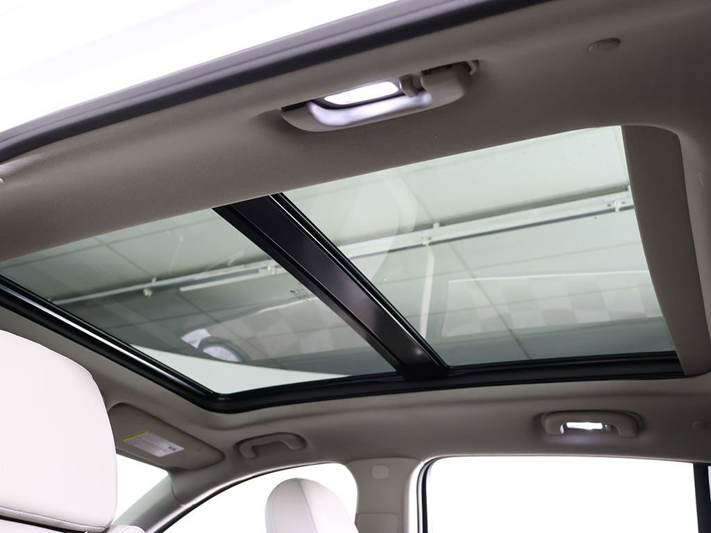 Used 2023 Cadillac XT4 Luxury w/ Cold Weather Package image 22