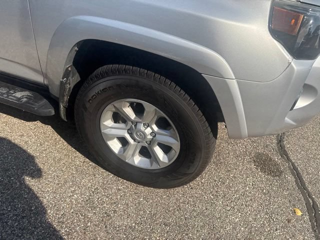 Used 2016 Toyota 4Runner SR5 AWD/4WD image 3