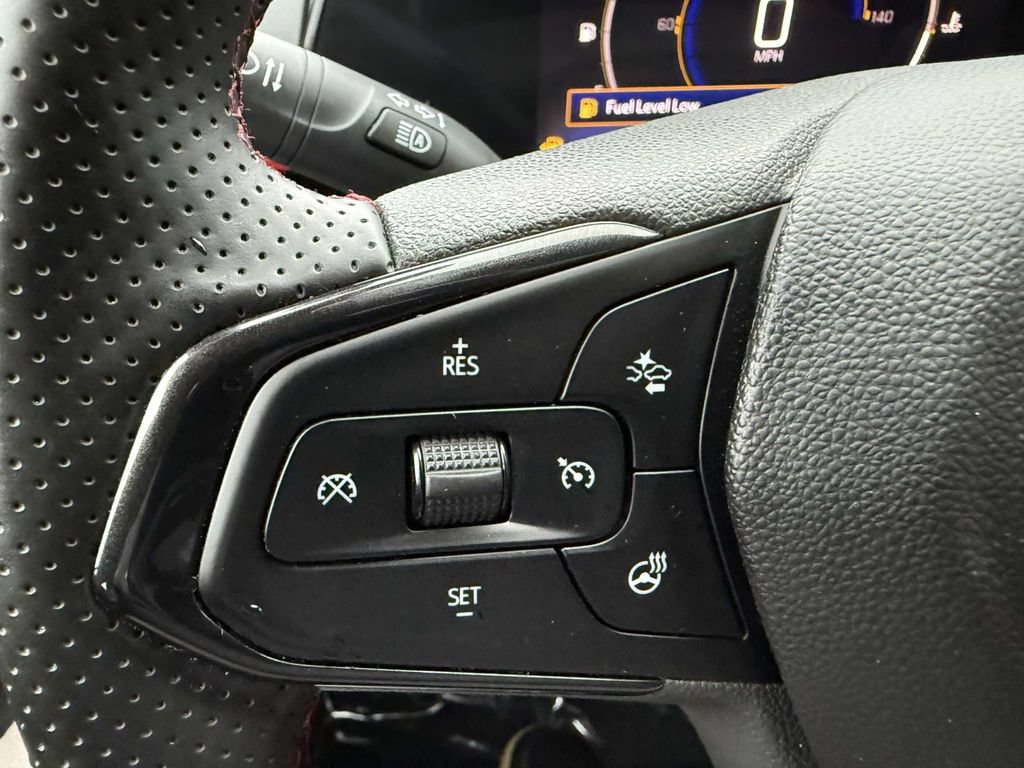 Used 2024 Chevrolet Trax RS w/ Sunroof Package FWD image 24