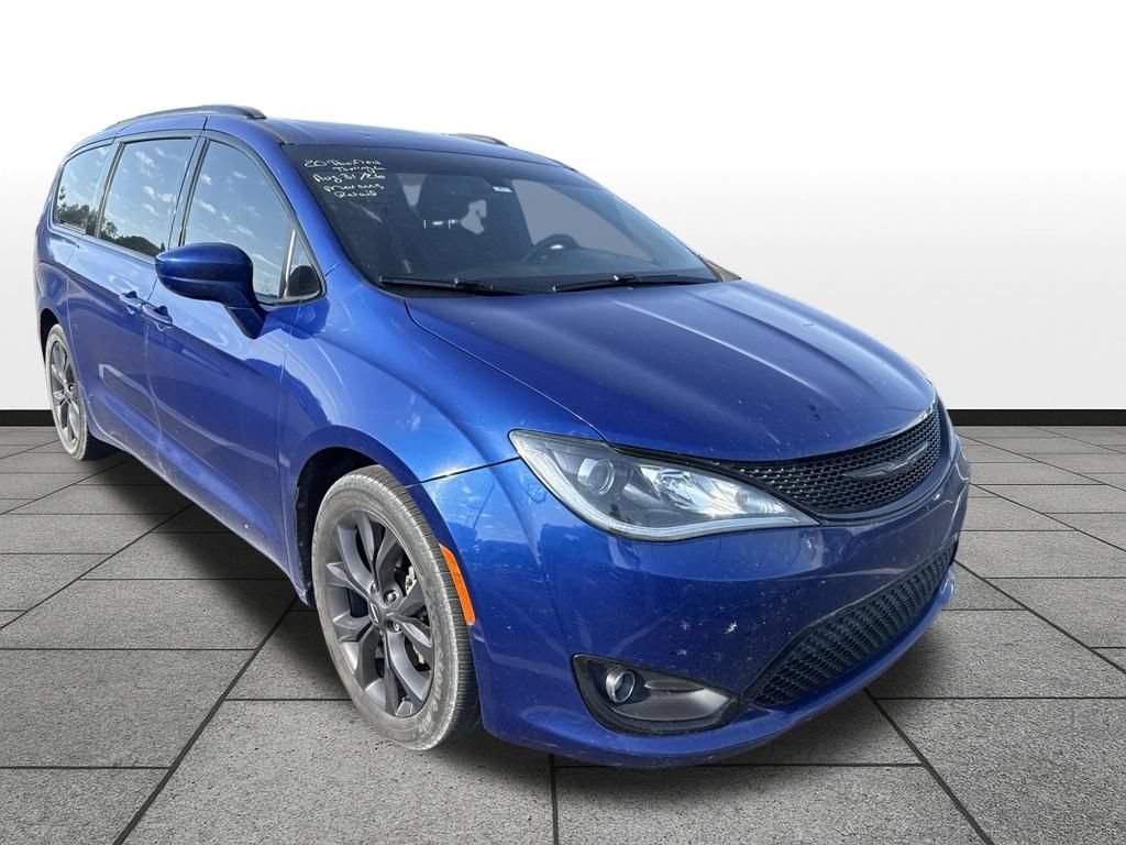 Used 2020 Chrysler Pacifica Touring-L Plus FWD image 3