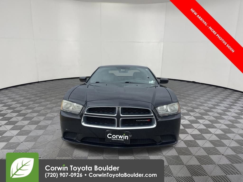 Used 2013 Dodge Charger SE RWD image 2