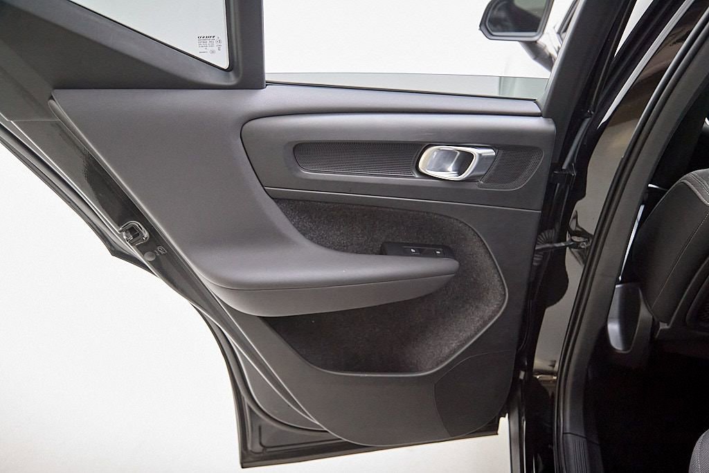 Certified 2023 Volvo XC40 Recharge Ultimate image 18