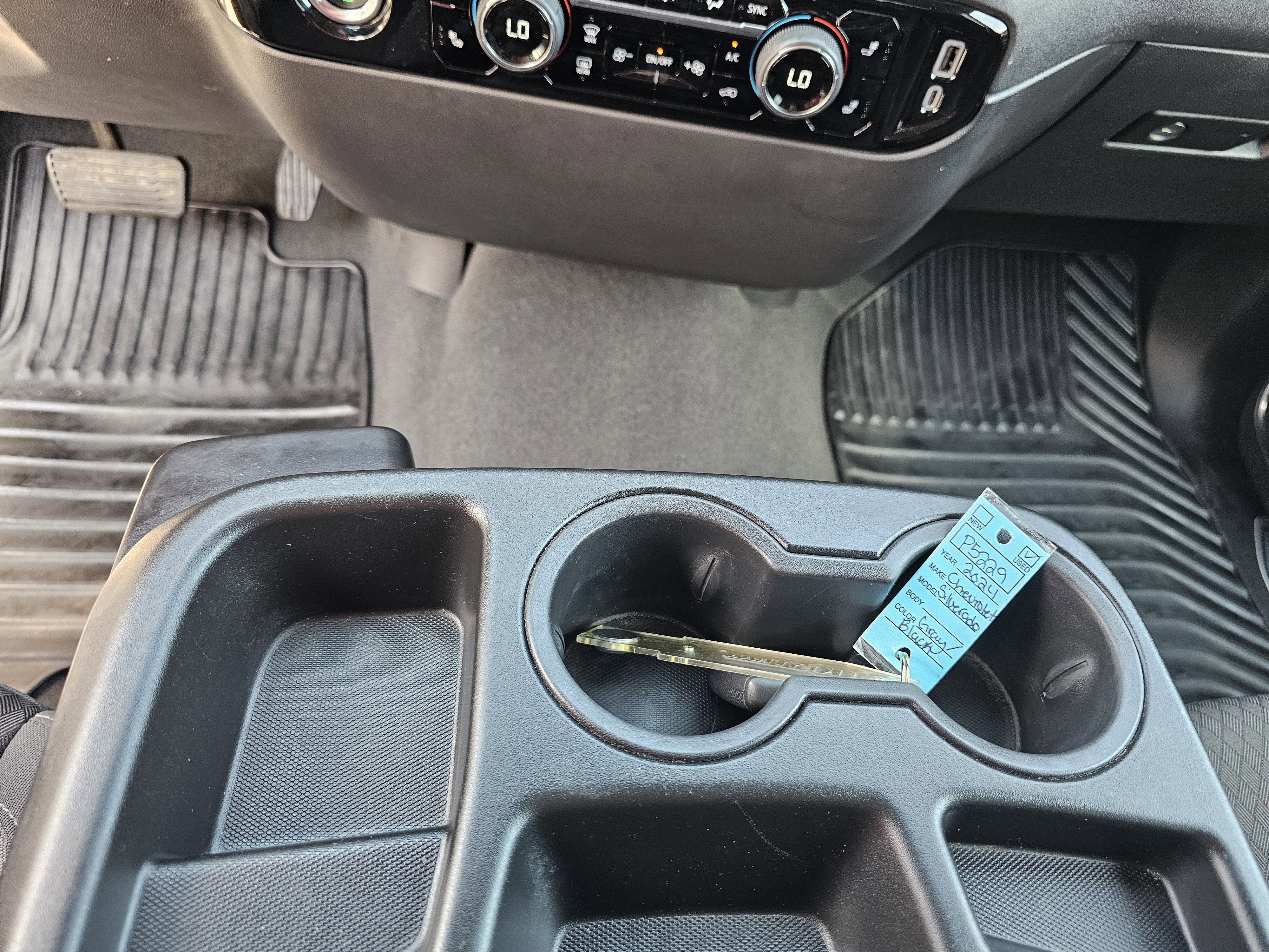 Used 2024 Chevrolet Silverado 1500 LT AWD/4WD image 26