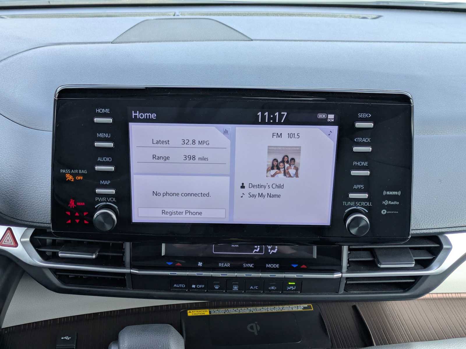 Used 2024 Toyota Sienna LE w/ LE Plus Package FWD image 28