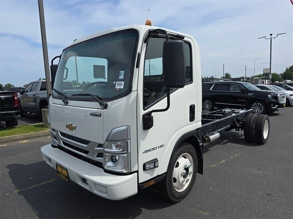 New 2024 Chevrolet Low Cab Forward image 9