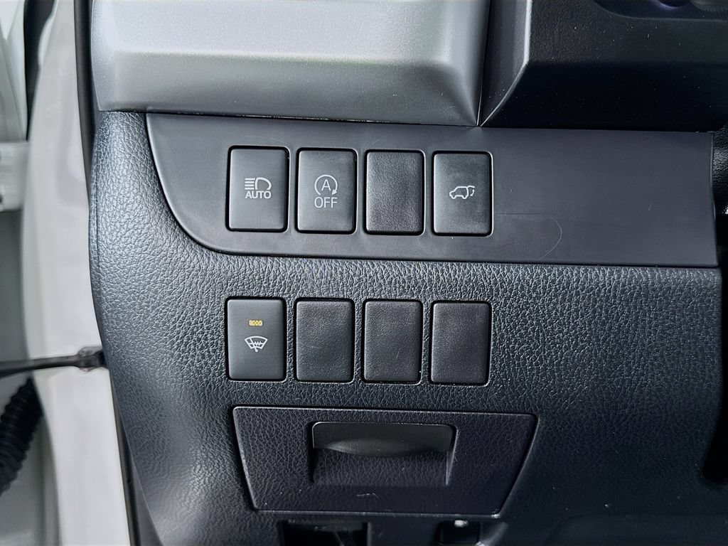 Used 2017 Toyota Highlander SE FWD image 17