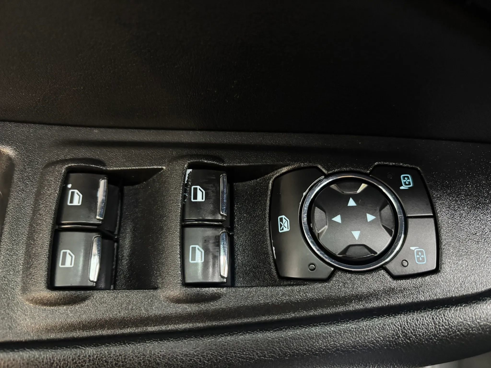 Used 2020 Ford Edge SE AWD/4WD image 24