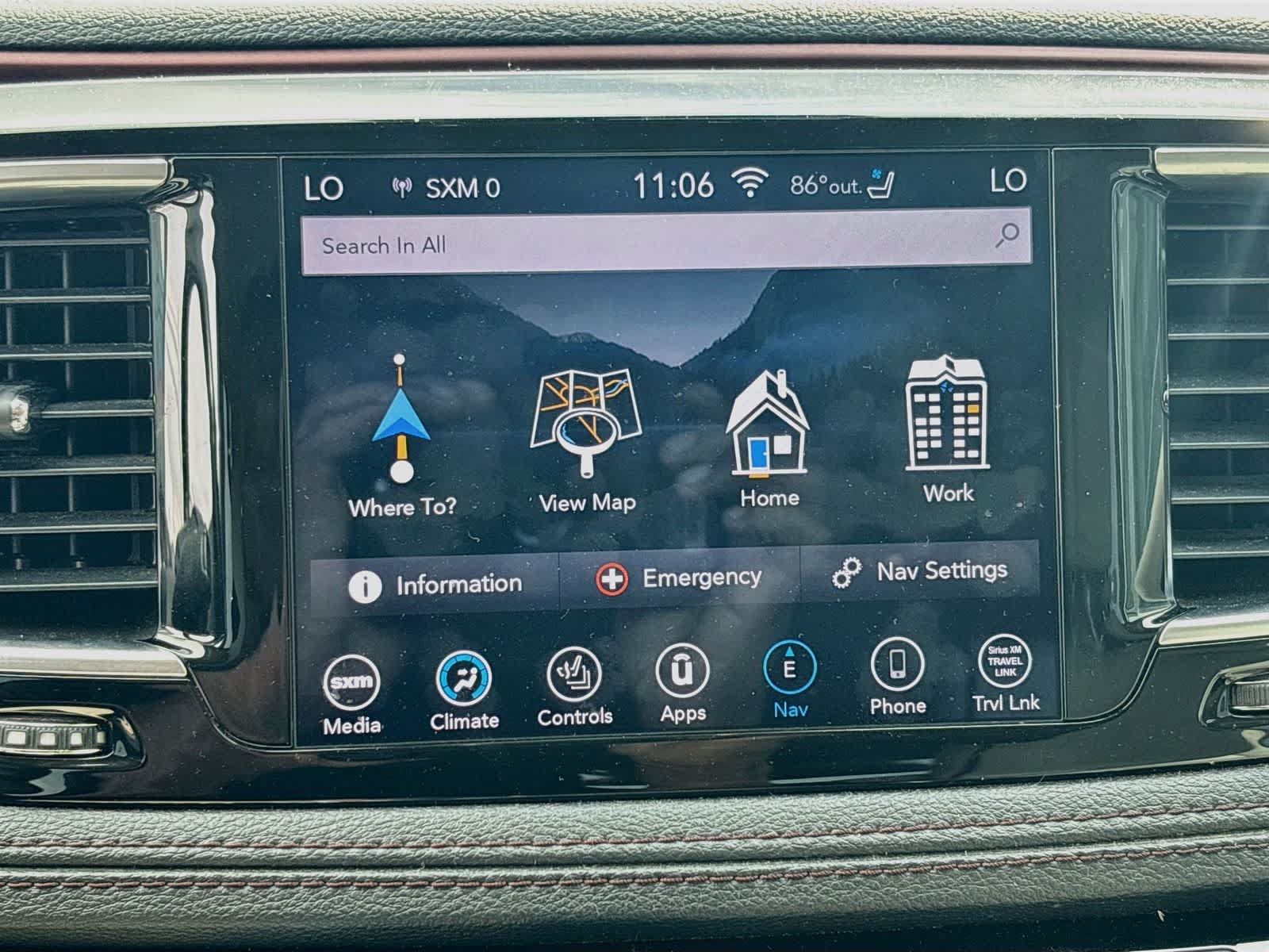 Used 2019 Chrysler Pacifica Limited w/ Tire & Wheel Group FWD image 13