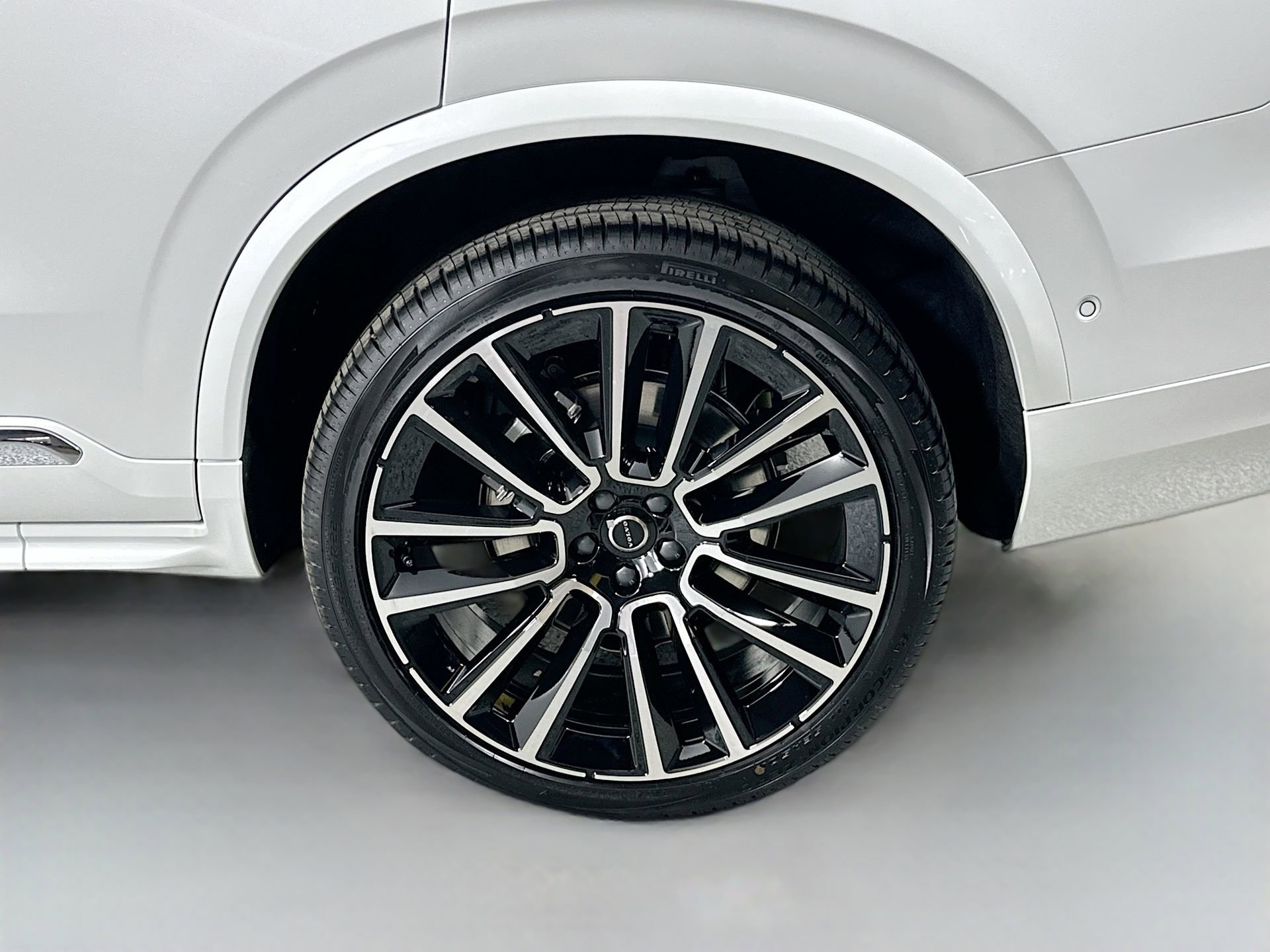 New 2026 Volvo XC90 B5 Plus w/ Protection Package Premier AWD/4WD image 32