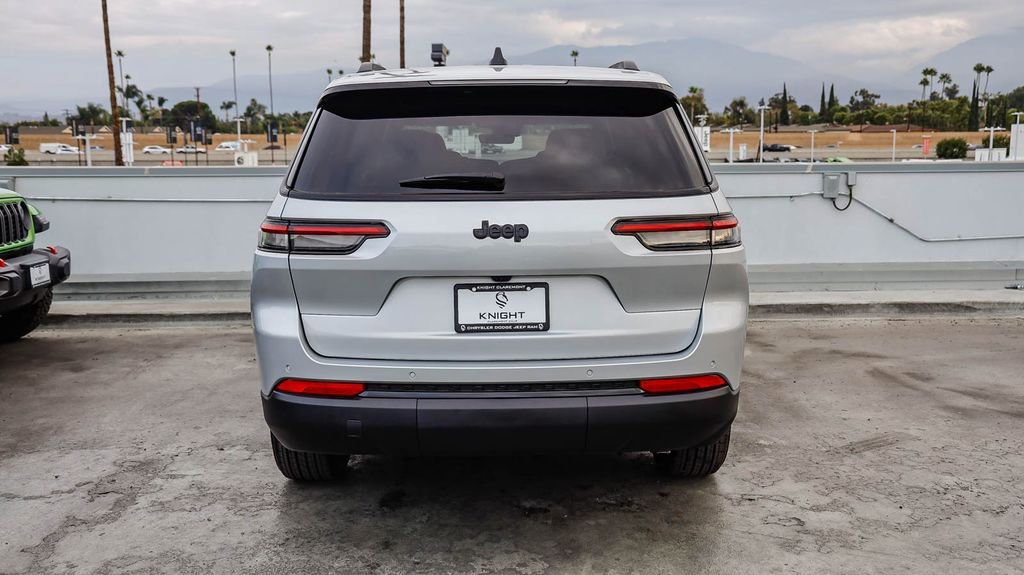 New 2025 Jeep Grand Cherokee L Altitude image 8