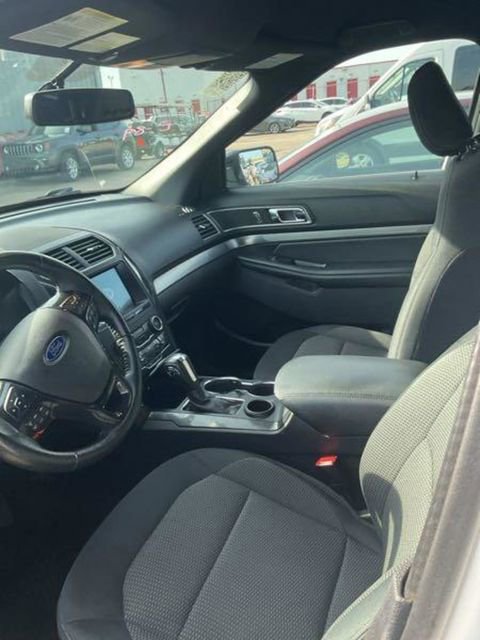 Used 2018 Ford Explorer XLT w/ Equipment Group 201A image 9