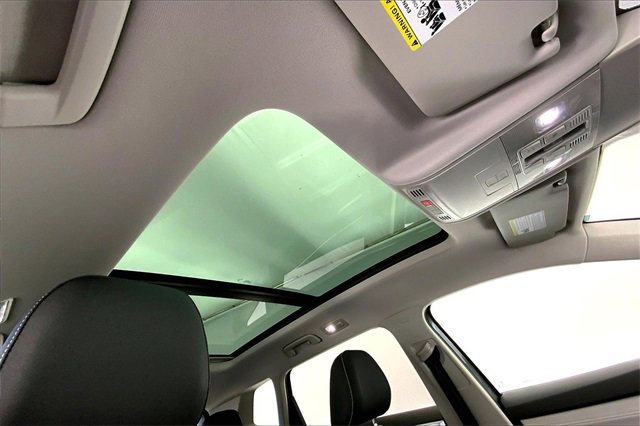 Certified 2025 Volkswagen Taos SE w/ Panoramic Sunroof Package image 22