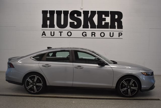 Used 2023 Honda Accord Sport image 2