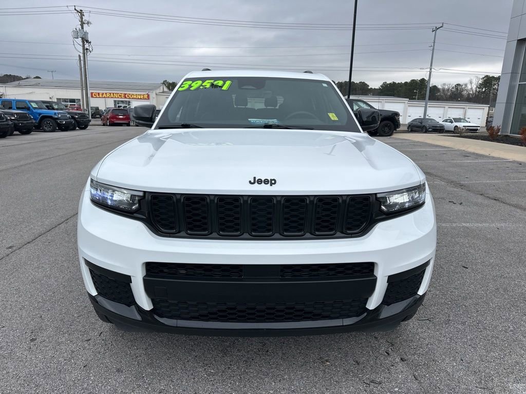 Used 2025 Jeep Grand Cherokee L Altitude image 2