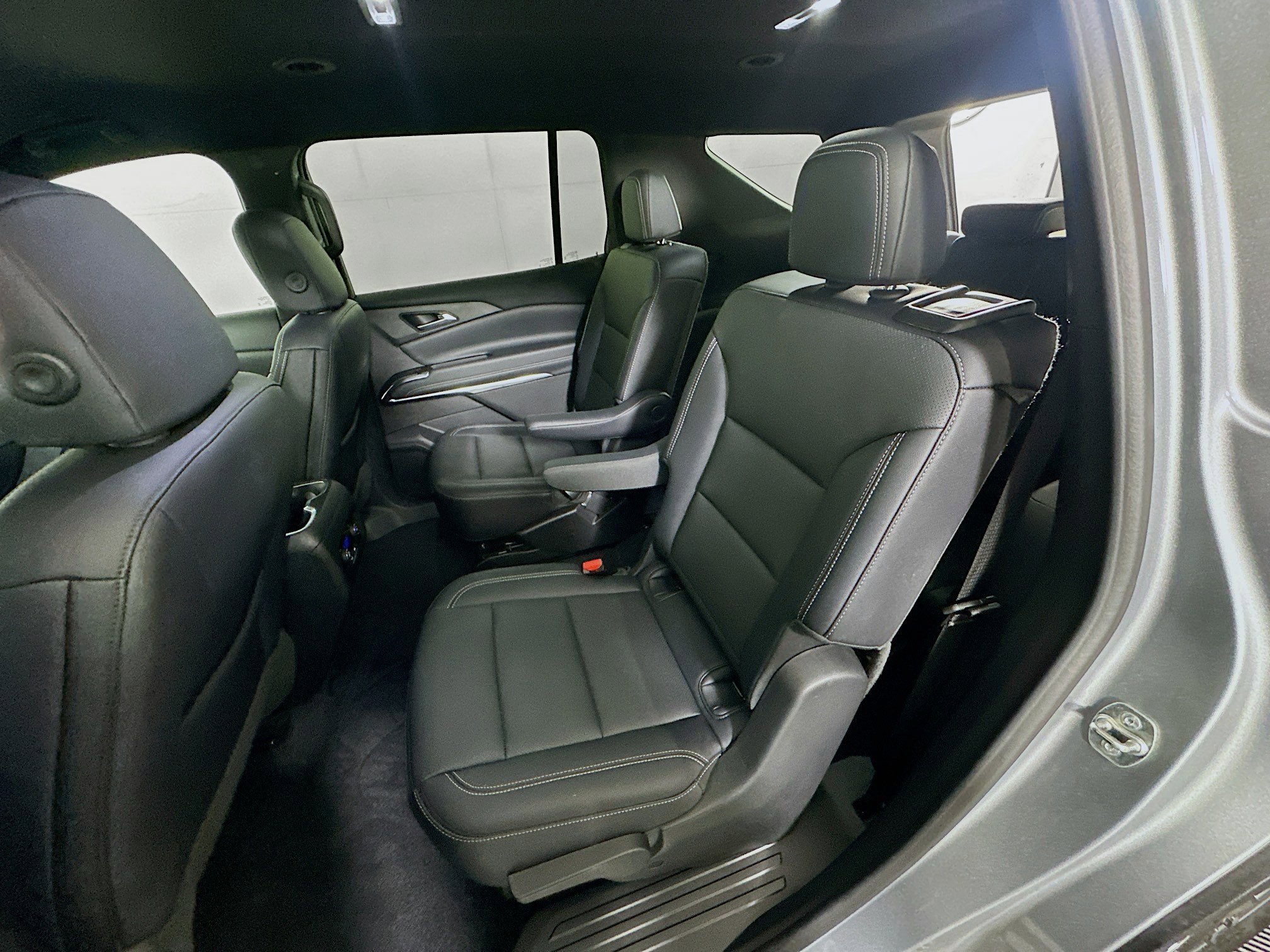 Used 2025 Chevrolet Traverse LT image 28