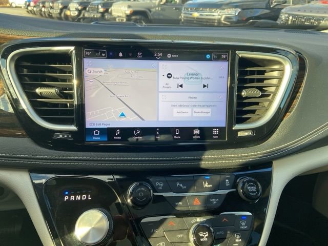 Used 2022 Chrysler Pacifica Limited image 22