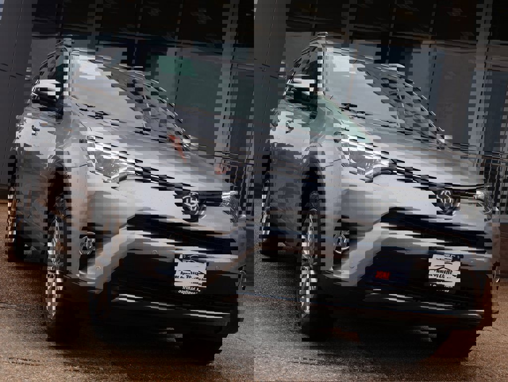 Used 2017 Toyota RAV4 Limited image 7