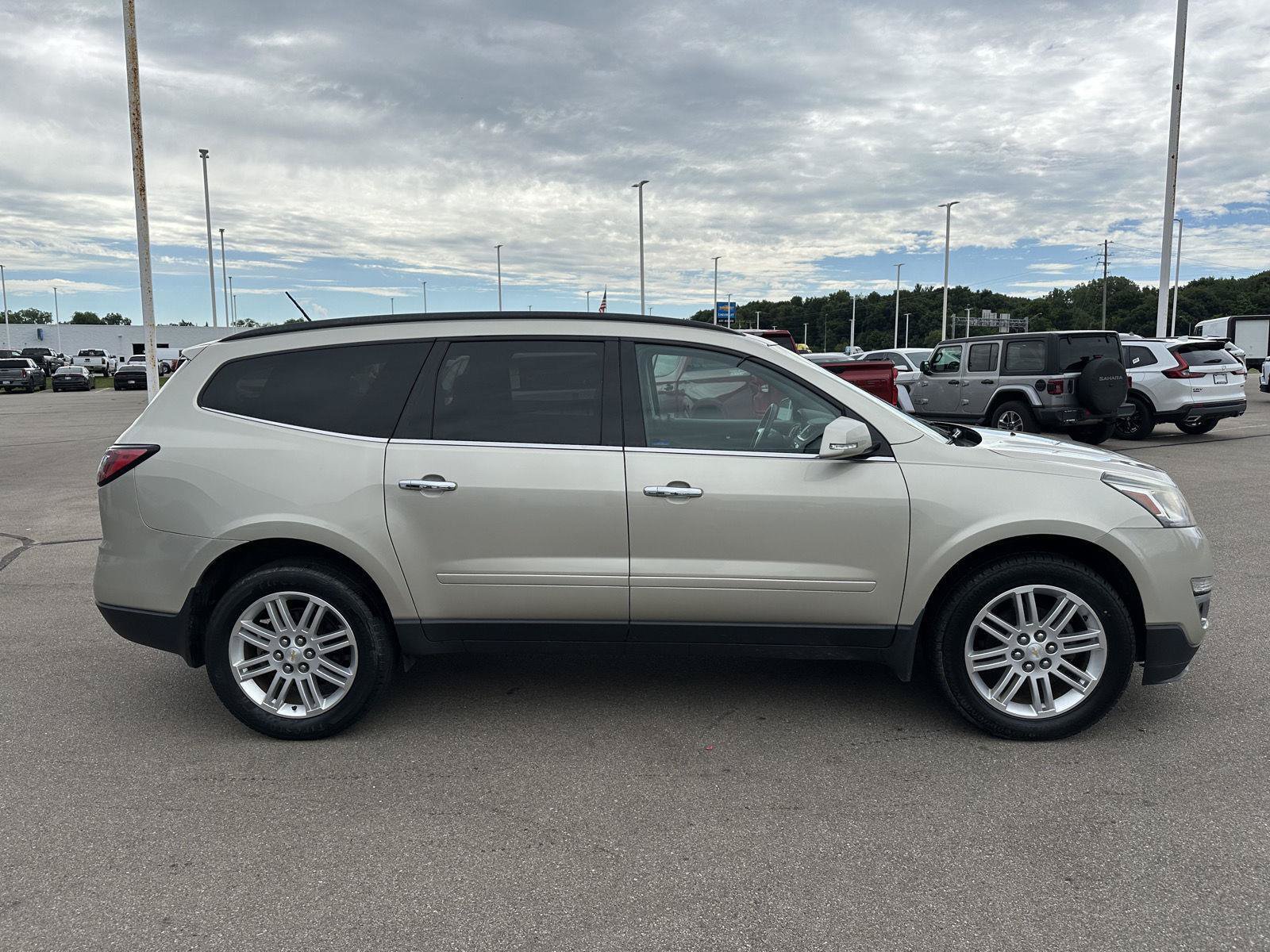 Used 2015 Chevrolet Traverse LT w/ Style and Technology Package FWD image 7