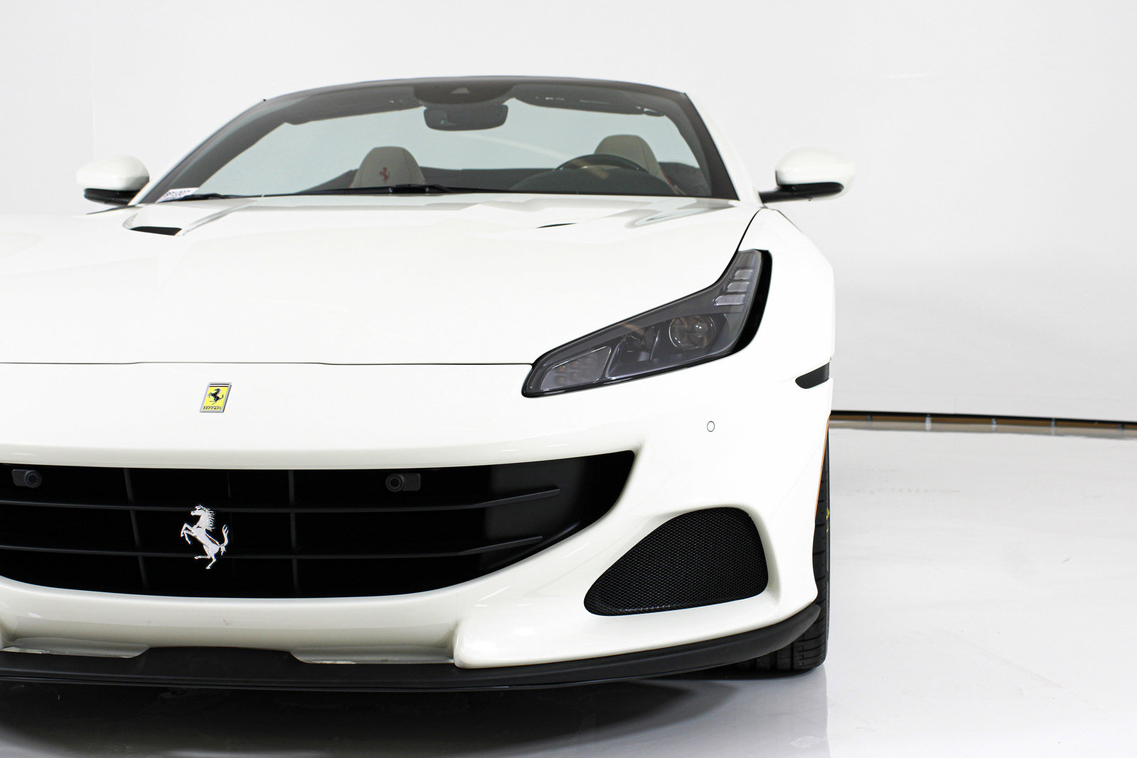 Used 2023 Ferrari Portofino M RWD image 9