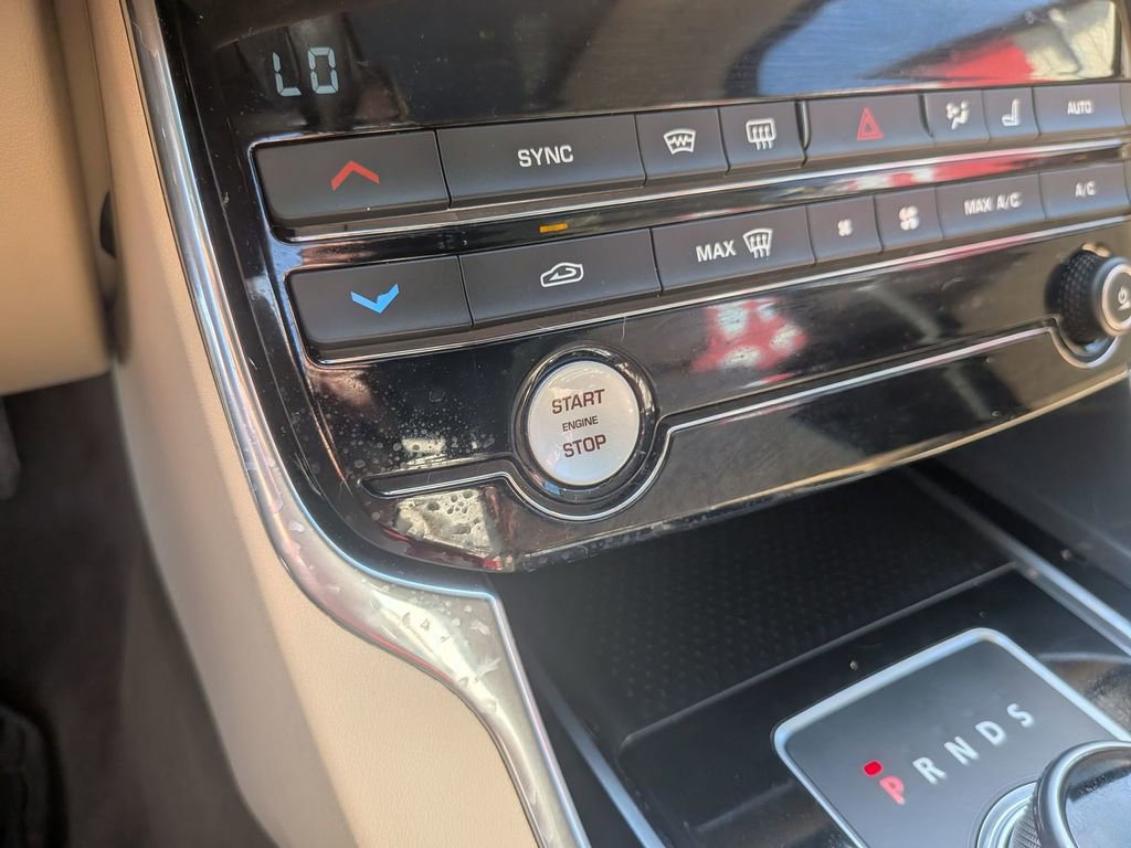 Used 2016 Jaguar XF Premium RWD image 24