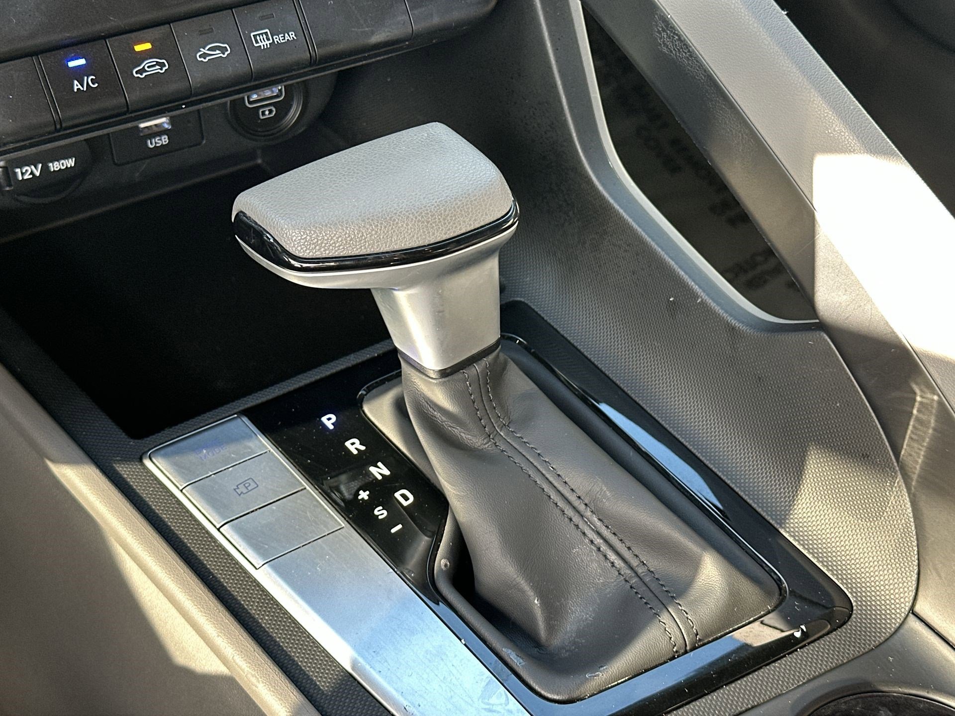 Used 2022 Hyundai Elantra SE FWD image 19
