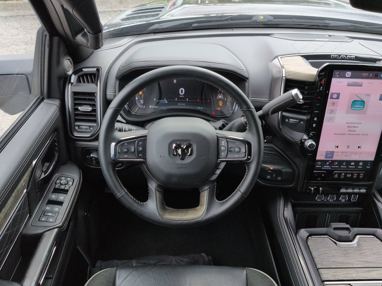 Used 2025 RAM 2500 Limited AWD/4WD image 16