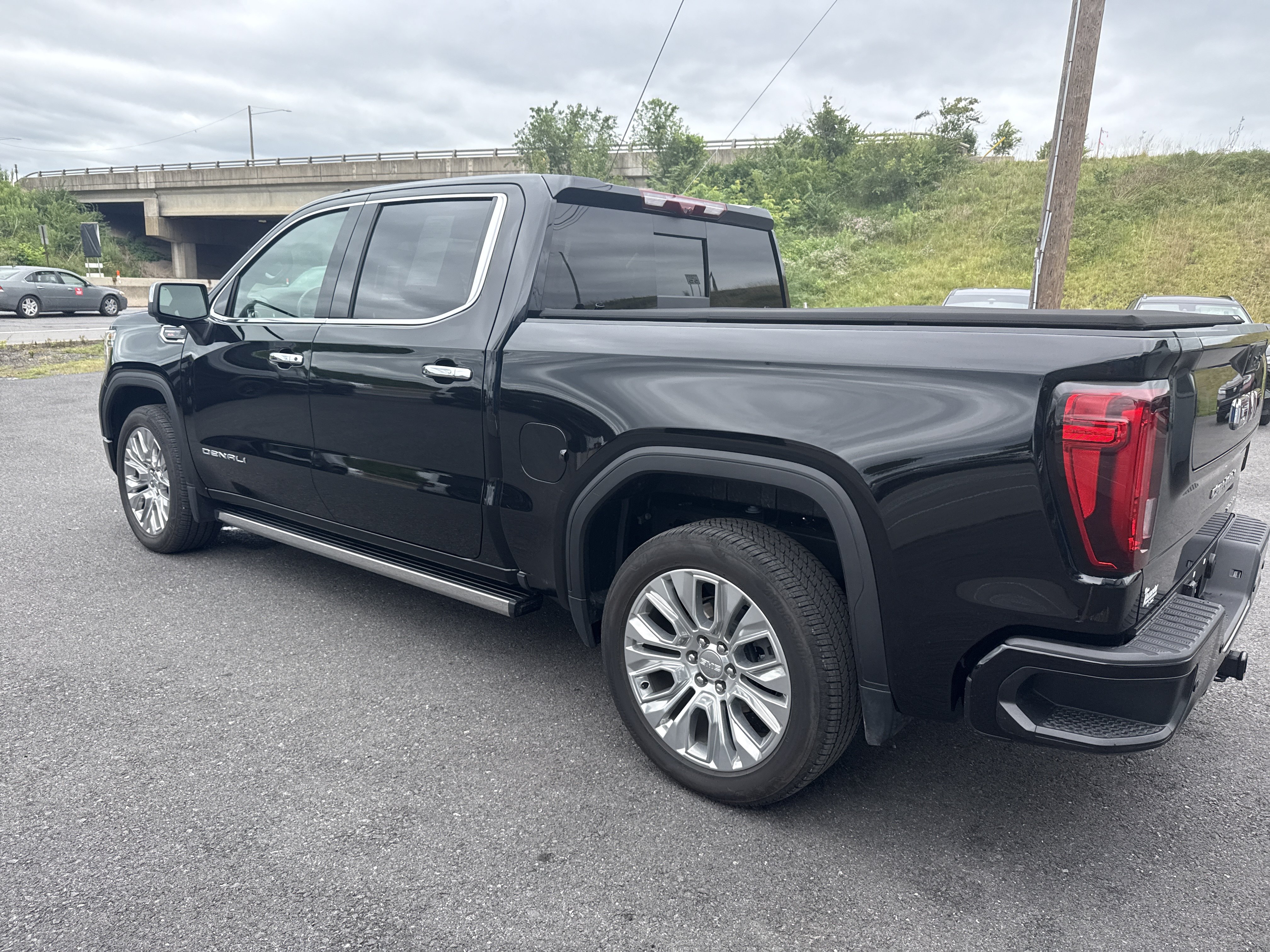 Used 2022 GMC Sierra 1500 Denali w/ Denali Reserve Package AWD/4WD image 9