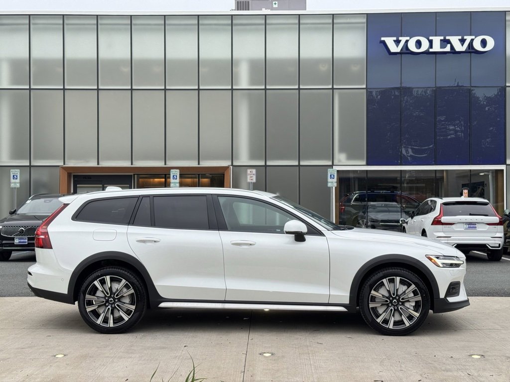 New 2026 Volvo V60 B5 Cross Country Ultra w/ Climate Package image 6