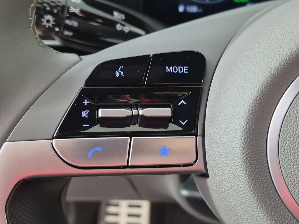 Used 2025 Hyundai Elantra SEL FWD image 19