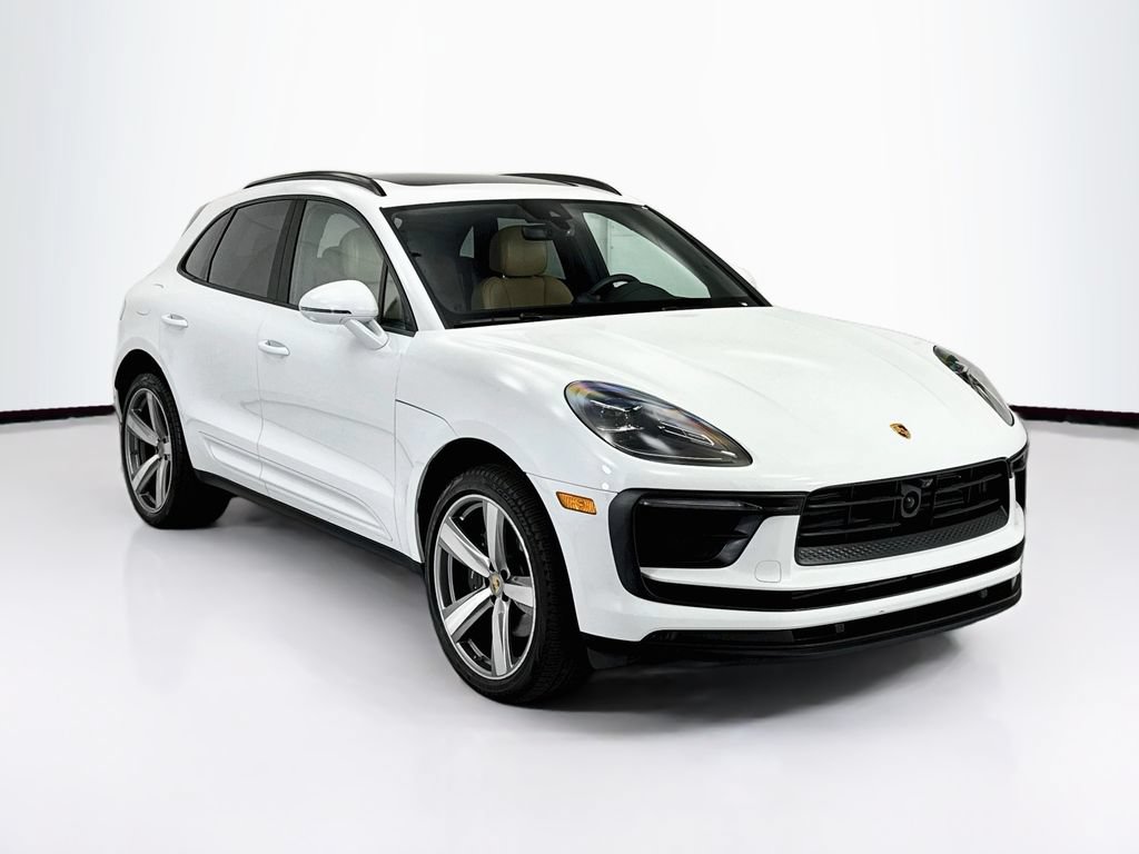 Certified 2025 Porsche Macan AWD/4WD image 9