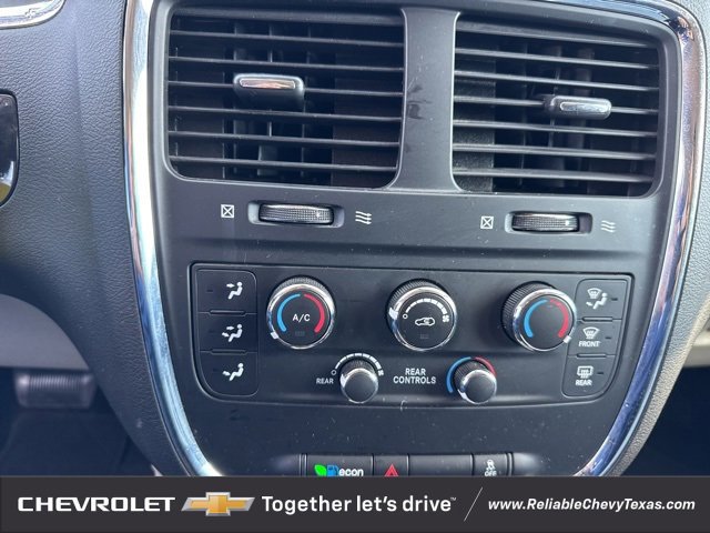 Used 2018 Dodge Grand Caravan SE w/ UConnect Hands-Free Group image 26
