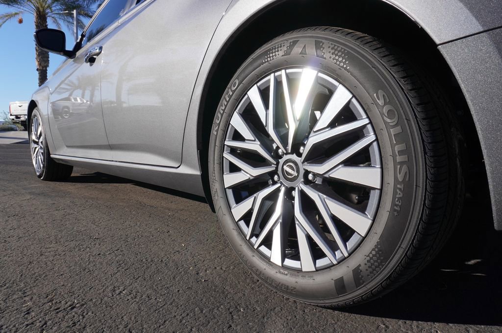 Certified 2025 Nissan Altima 2.5 SV image 6