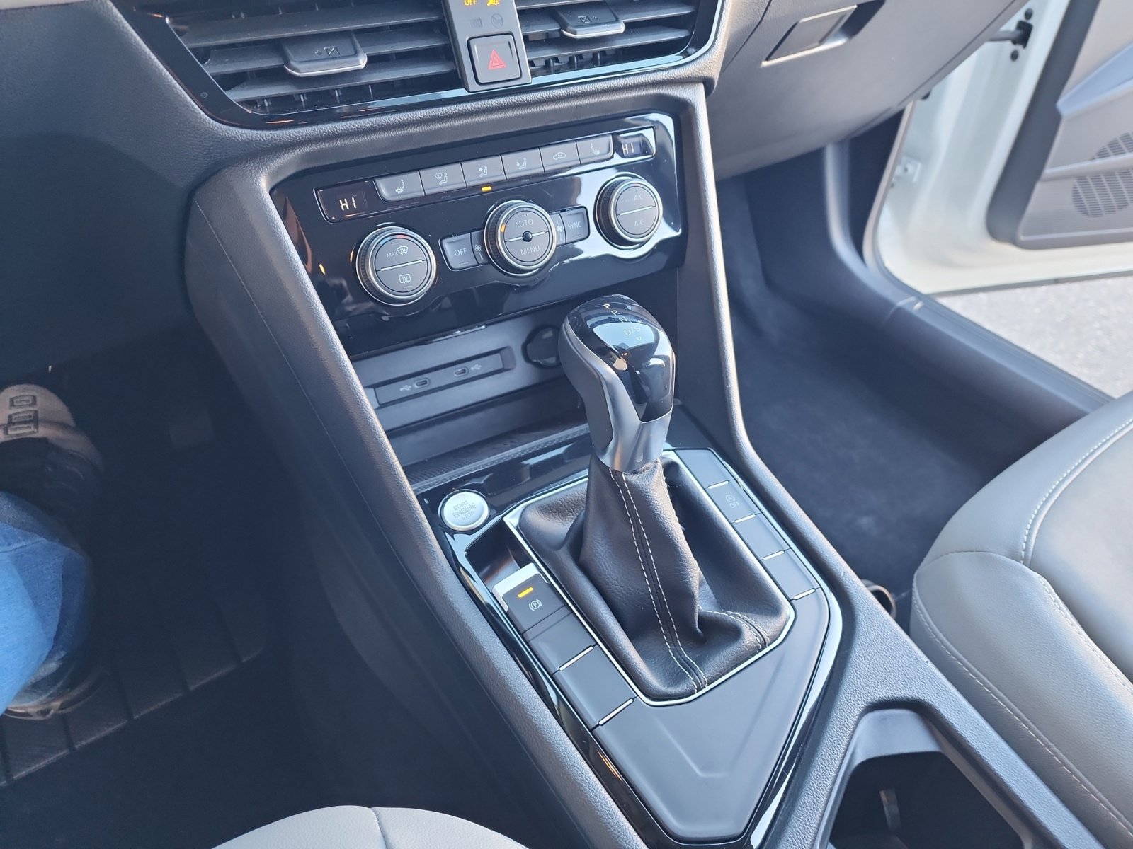 Certified 2024 Volkswagen Taos SE image 30