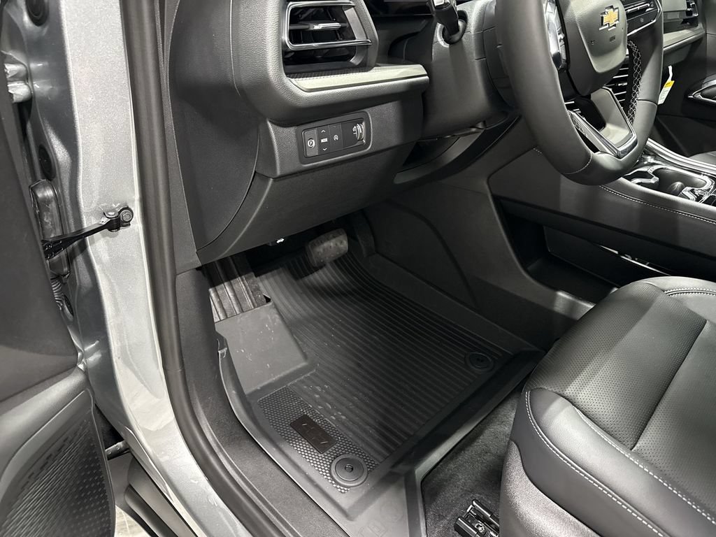 New 2027 Chevrolet Traverse LT w/ Driver Confidence Package FWD image 10