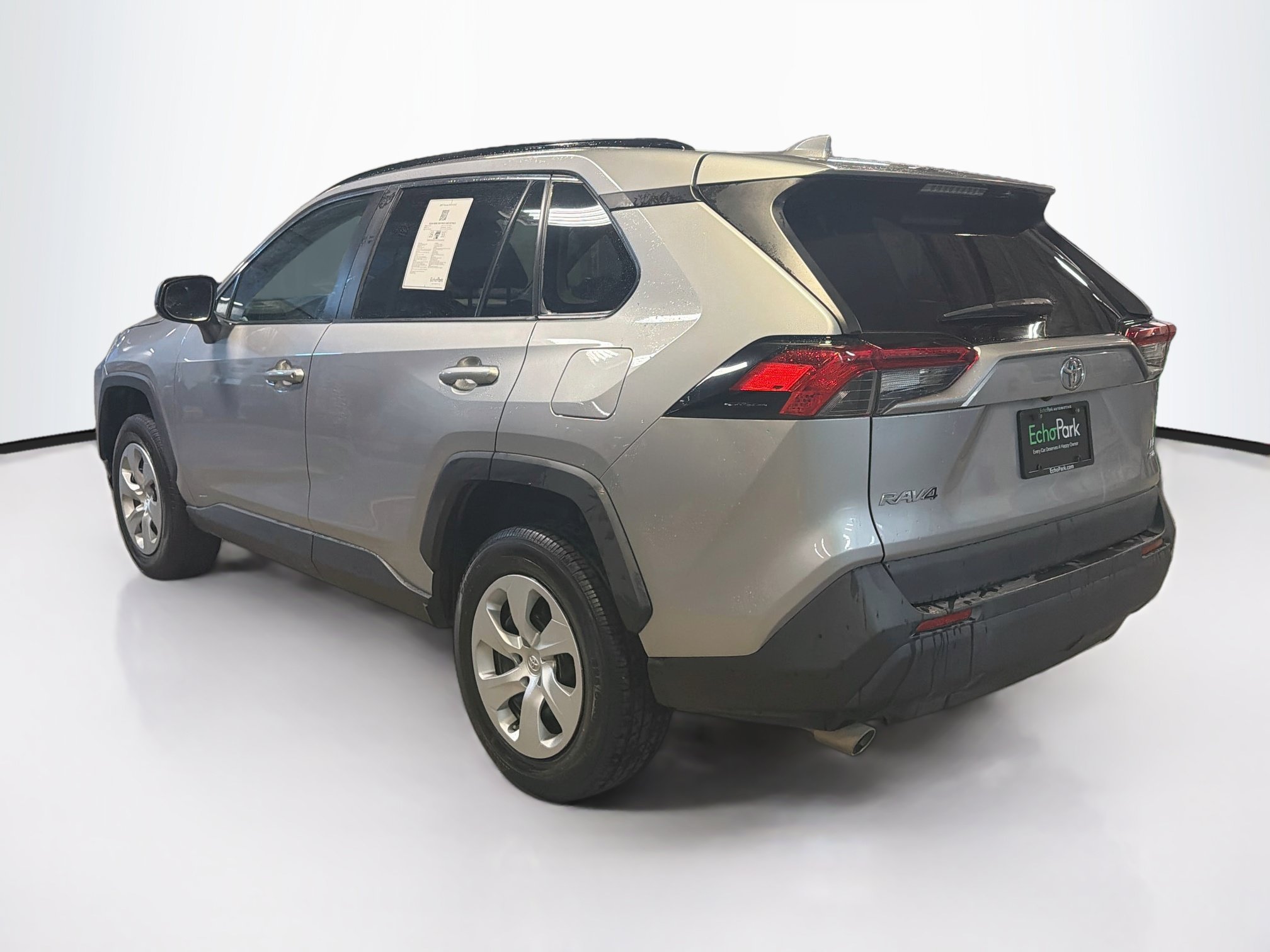 Used 2019 Toyota RAV4 LE AWD/4WD image 5