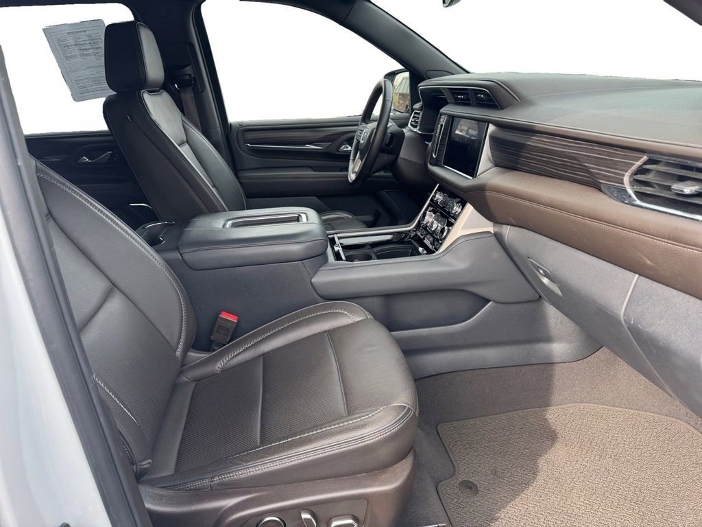 Used 2024 GMC Yukon XL Denali image 17