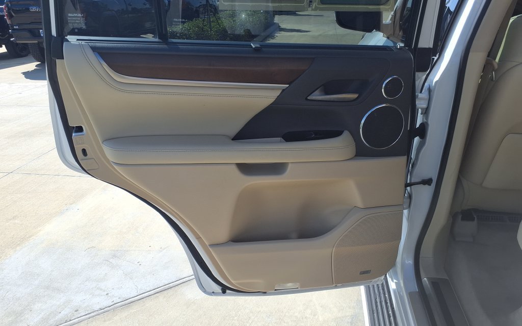 Used 2021 Lexus LX 570 4WD w/ Luxury Package image 14