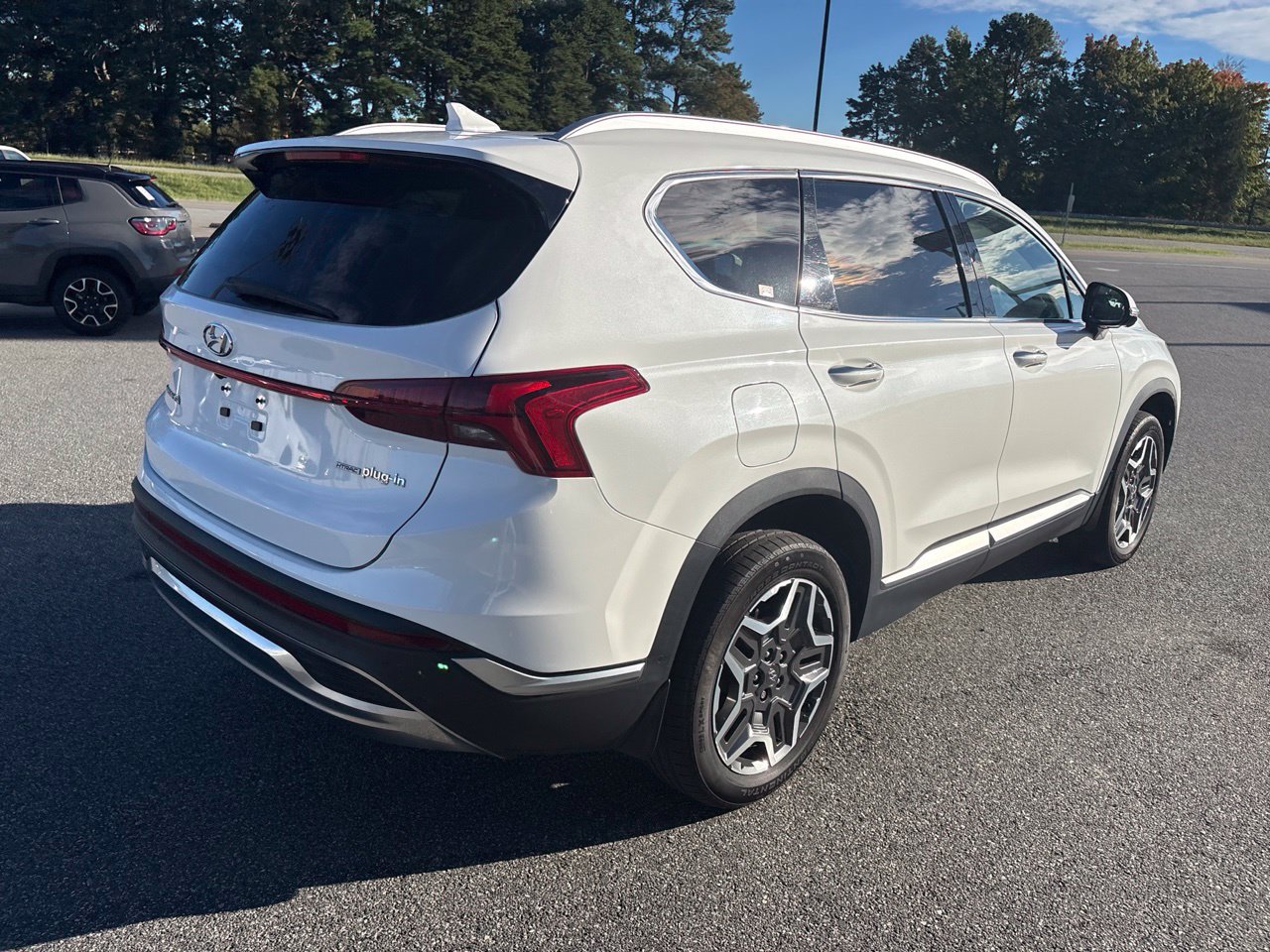 Used 2023 Hyundai Santa Fe Limited w/ Cargo Package AWD/4WD image 7