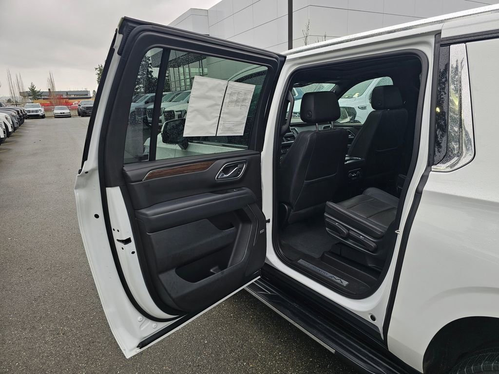 Used 2022 Chevrolet Suburban High Country image 16