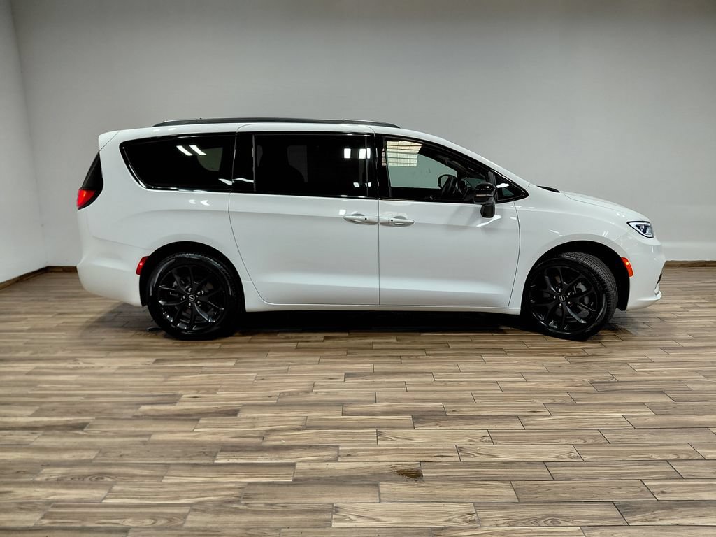 New 2026 Chrysler Pacifica Limited w/ S Appearance Package AWD/4WD image 24