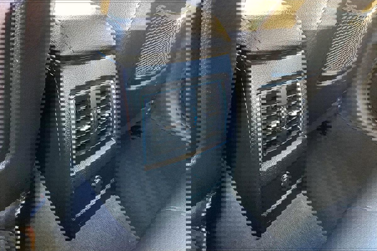 Used 2018 BMW 330i Sedan w/ Shadow Sport Edition image 32