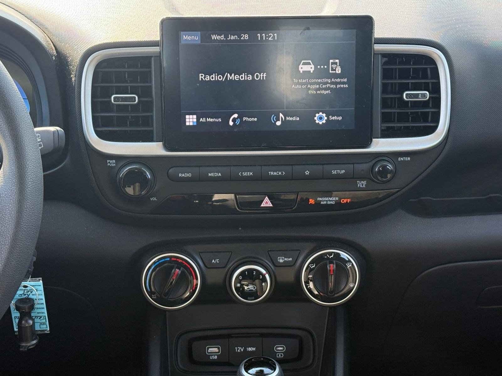 Used 2024 Hyundai Venue SE image 23