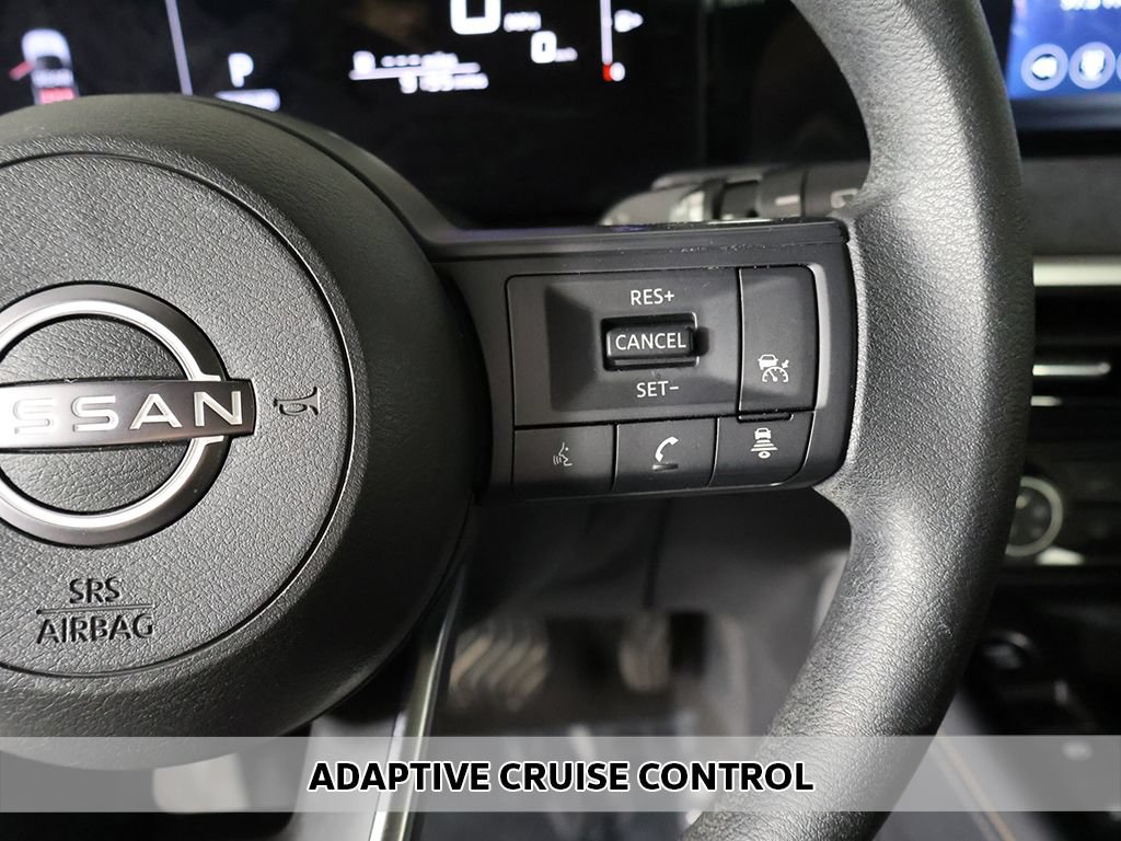 Used 2025 Nissan Kicks SV AWD/4WD image 3