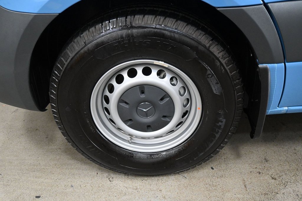 Used 2024 Mercedes-Benz eSprinter 170 Cargo image 13