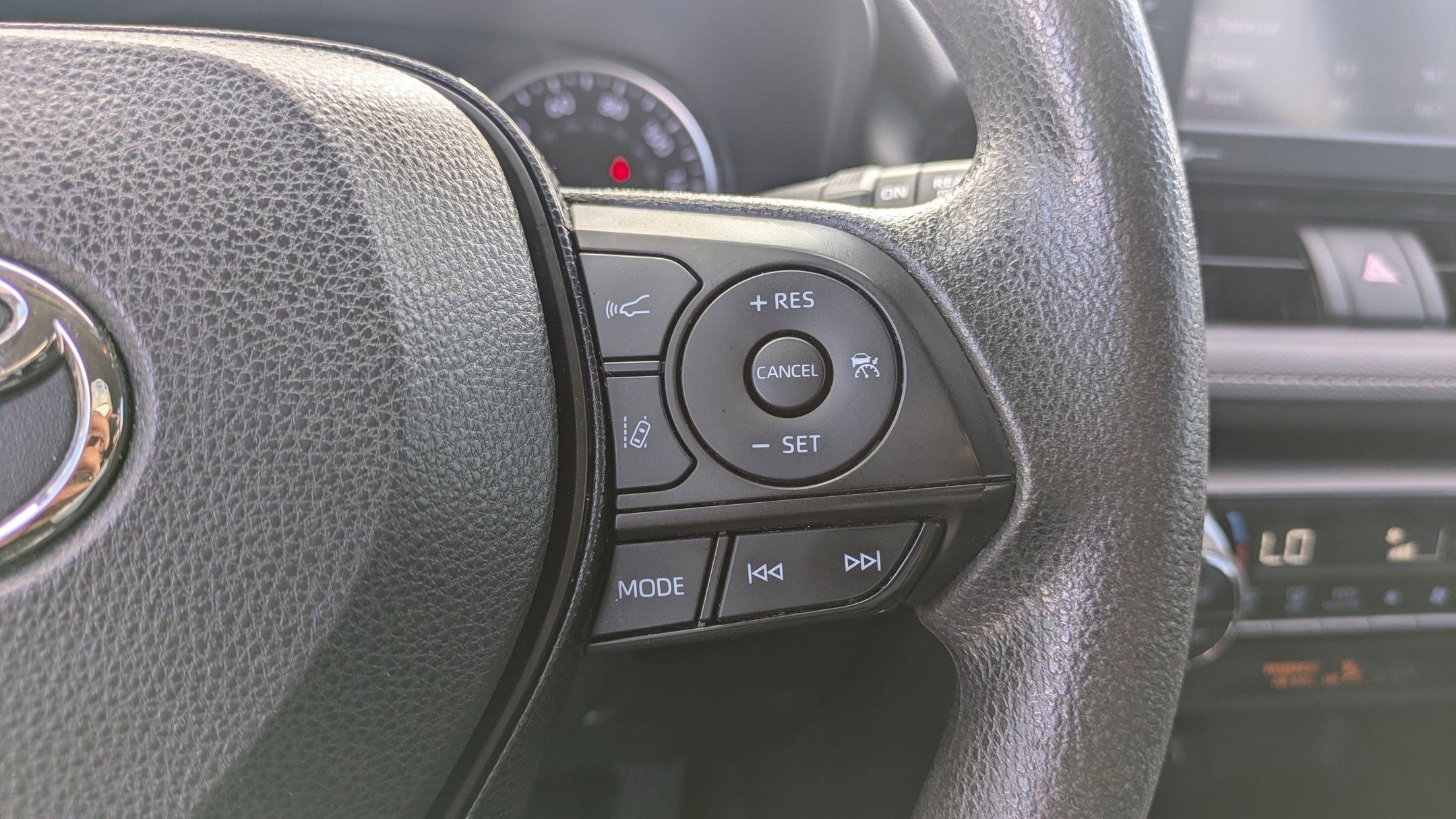 Used 2021 Toyota RAV4 XLE image 18