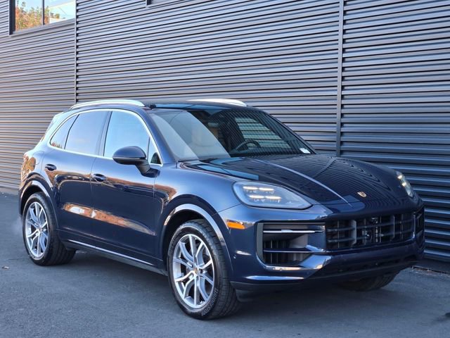 Used 2025 Porsche Cayenne image 9