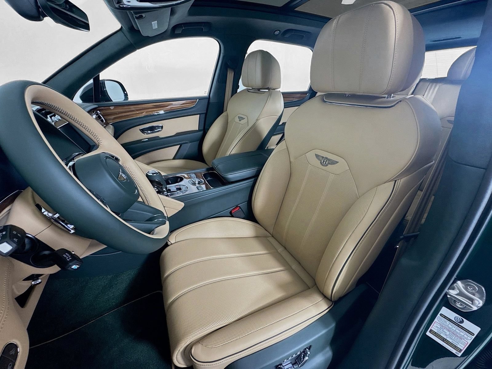 Certified 2025 Bentley Bentayga AWD/4WD image 21