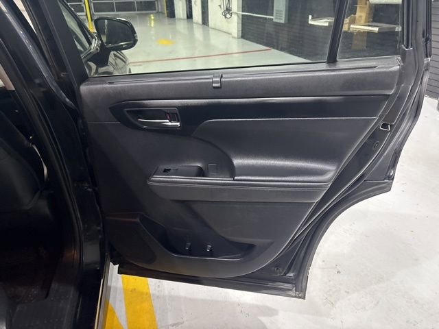 Used 2021 Toyota Highlander XLE image 30