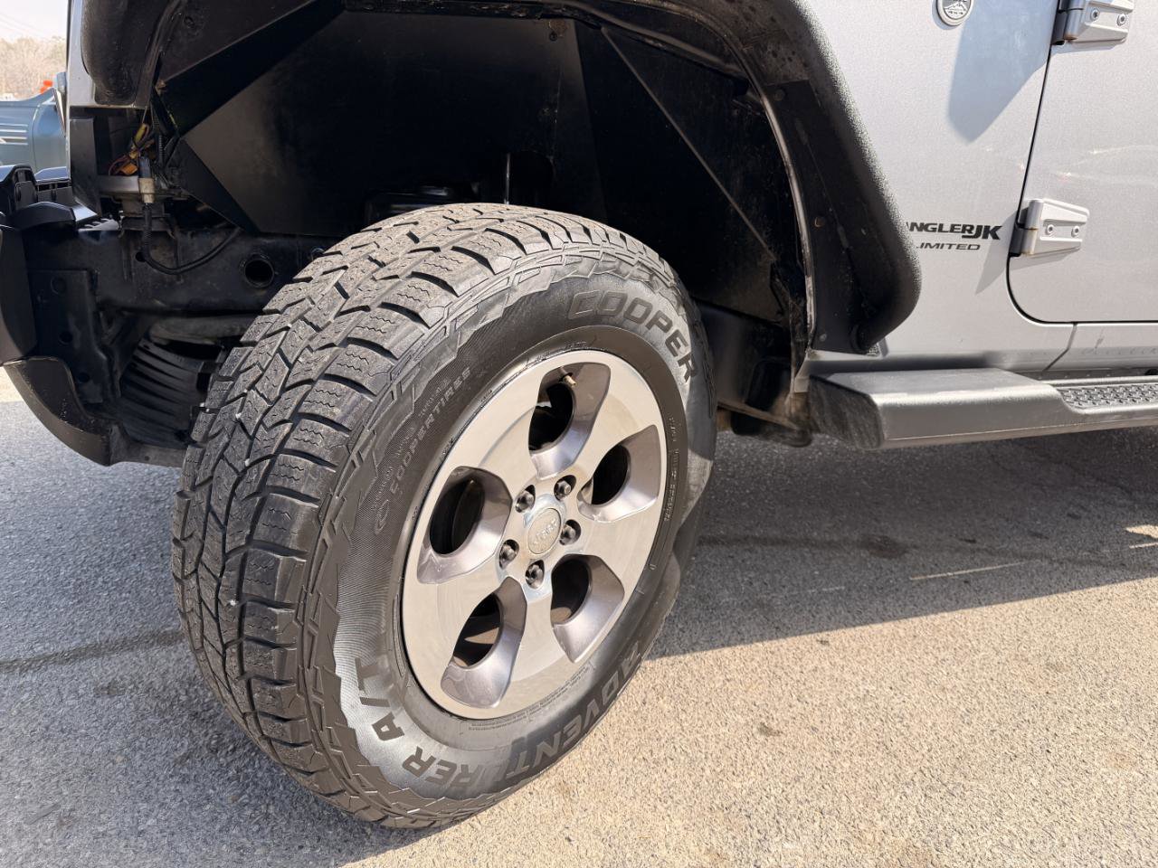 Used 2018 Jeep Wrangler Unlimited Sahara w/ Connectivity Group image 23