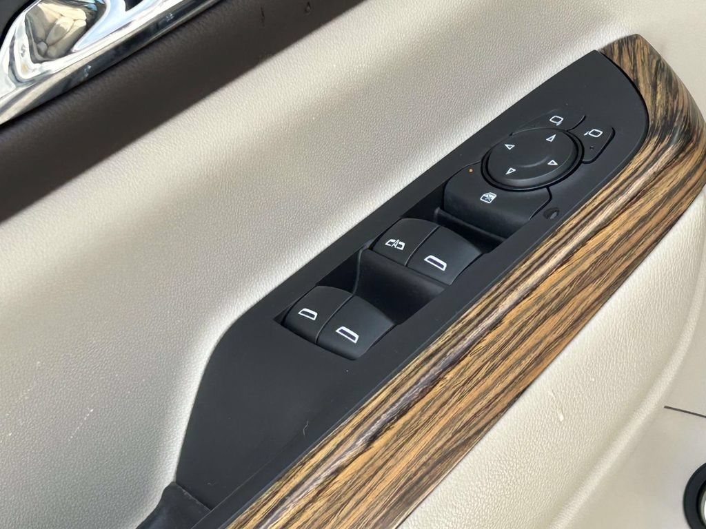 Used 2019 GMC Acadia Denali w/ Technology Package AWD/4WD image 17